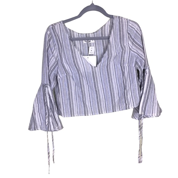 LF Seek the label  Women Cropped chambray  bell sleeved V neck shirt Sz. Small - Picture 1 of 7